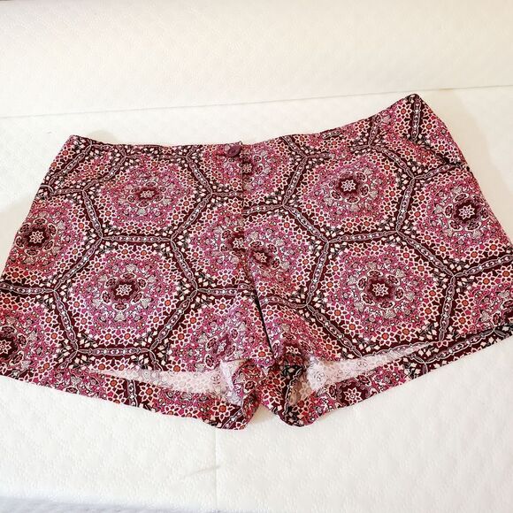New York & Co. Manhattan Chino Boho Print Shorts Size 18 - Picture 1 of 7